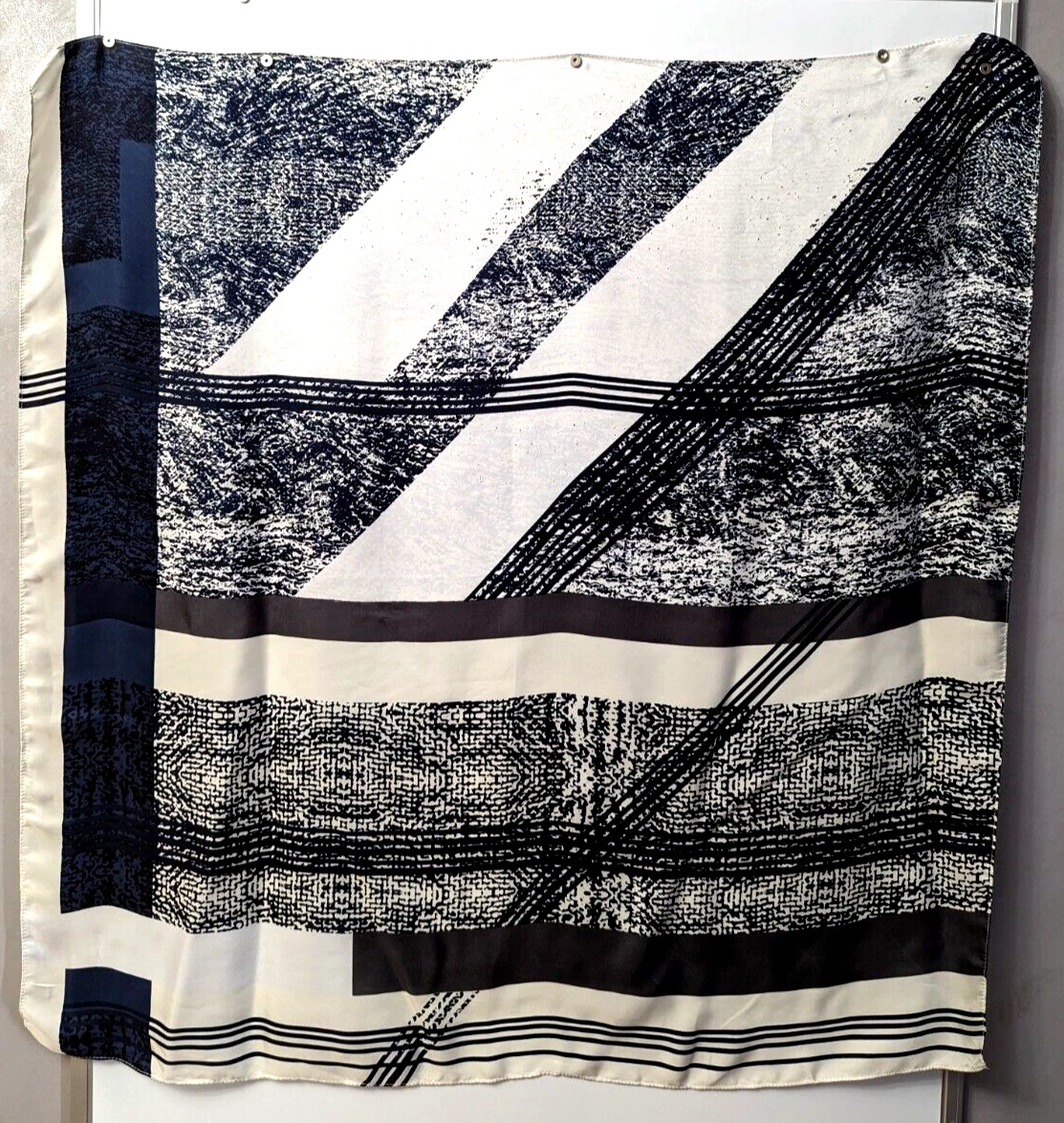 Écharpe Baleira Someday / 100 % soie / foulard vintage noir blanc / 34
