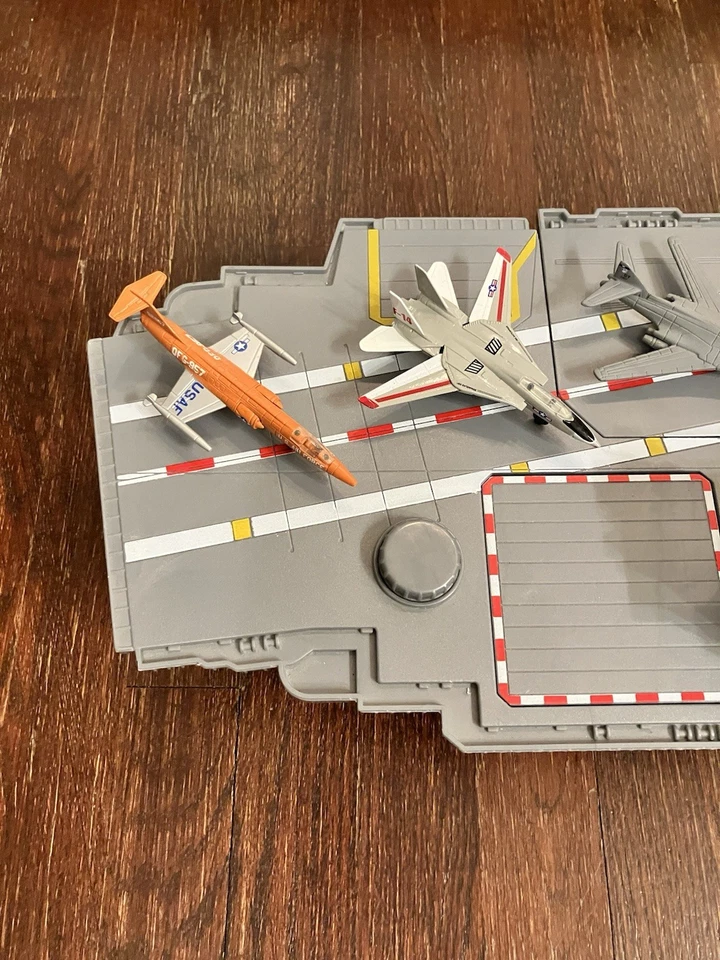 Portaaviones Redbox 68 1998 de colección barco de juguete con aviones fundidos a presión Foto 3 de 4