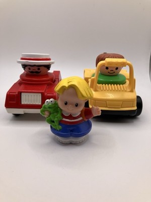Fisher Price Little People Wheelies Lot of 2 Cars And Red Green Blue Boy Girl