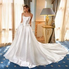 A-Line Luxury Elegant Wedding Dress Floor-Length Strapless A-Line Ruched Lacing