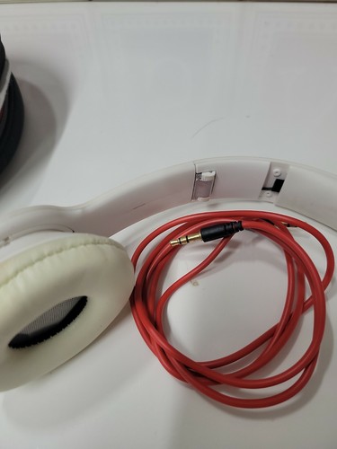 Beats by Dr. Dre Solo HD Headband Headphones - Matte White - Picture 4 of 7