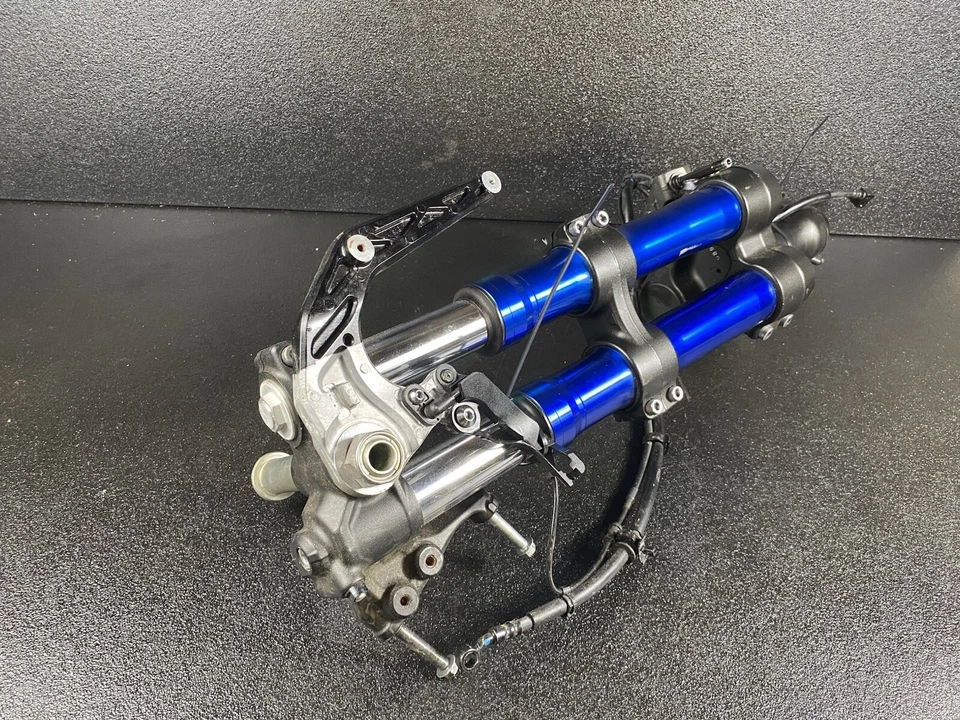 Horquilla izquierda Yamaha Niken 2018 triple árbol bajo soporte inferior horquillas de abrazadera Foto 3 de 4