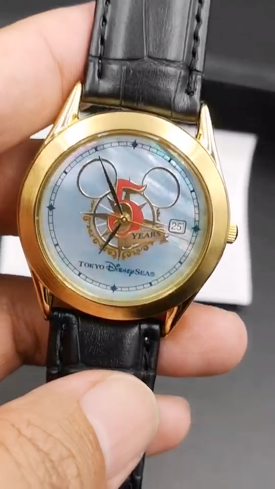 Nice Tokyo Disney Sea 5 years men's Quartz watch. Come with Nice Tokyo Disney Sea 5 years men's Quartz watch. Come with