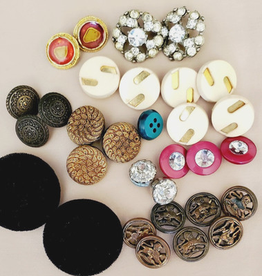 Vintage button assortment with 7 brass lions  10 different styles 31 total