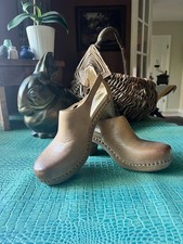 Dansko Clogs 39 Women's Tan Leather Lightly Worn