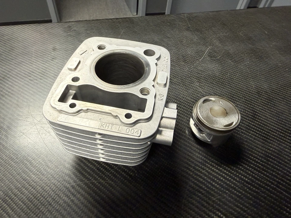 Kawasaki klx140/L 2022 08-22 OEM 98111-0024 cilindro con pistón OEM pocas horas Foto 2 de 4