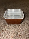 EXC Vintage PYEX Brown 501-B Refrigerator Dish w Ribbed Glass Lid 1 1/2 Cup 1.5