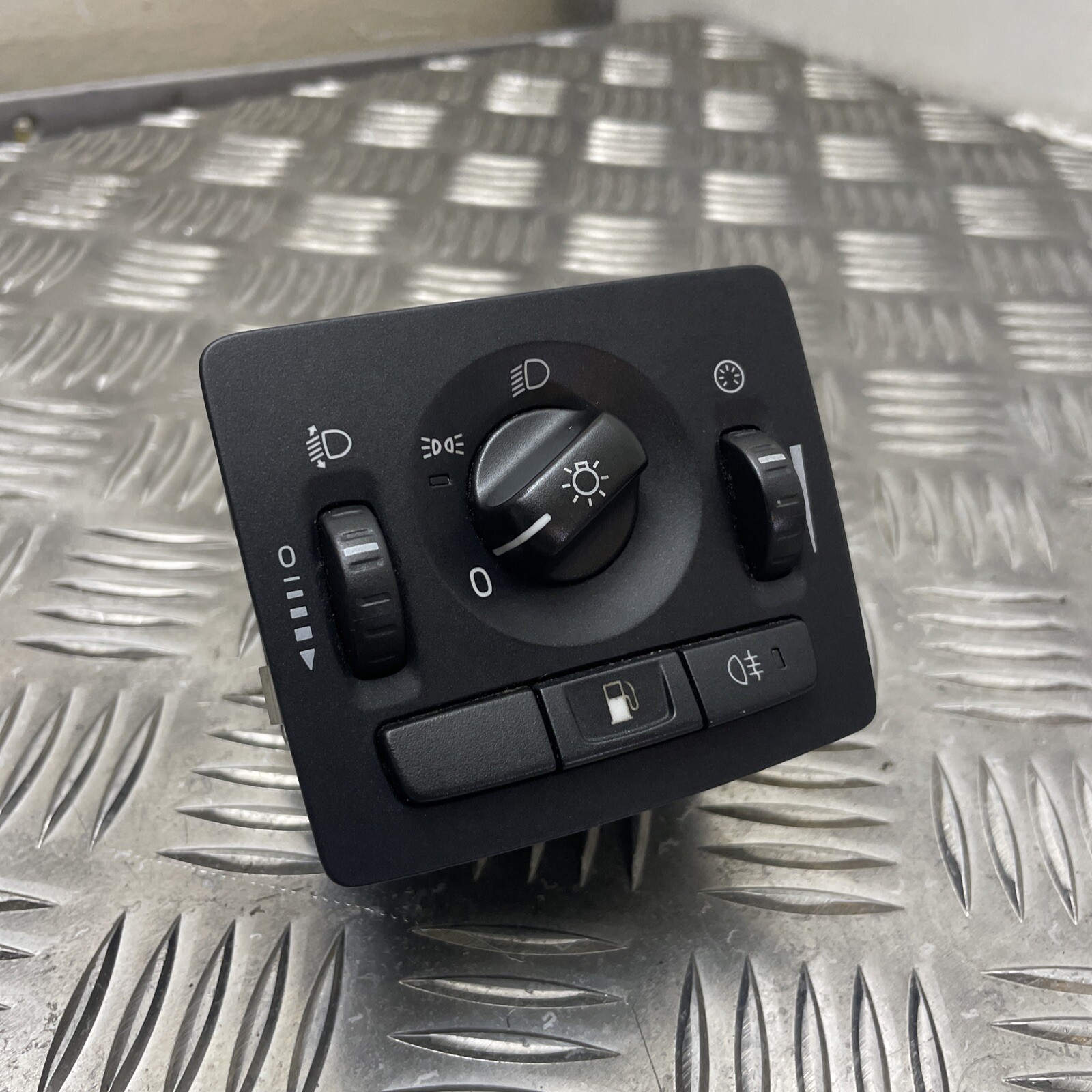 2010 VOLVO S40 MK2 HEADLIGHT FOG LIGHT FUEL FLAP CONTROL SWITCH PANEL