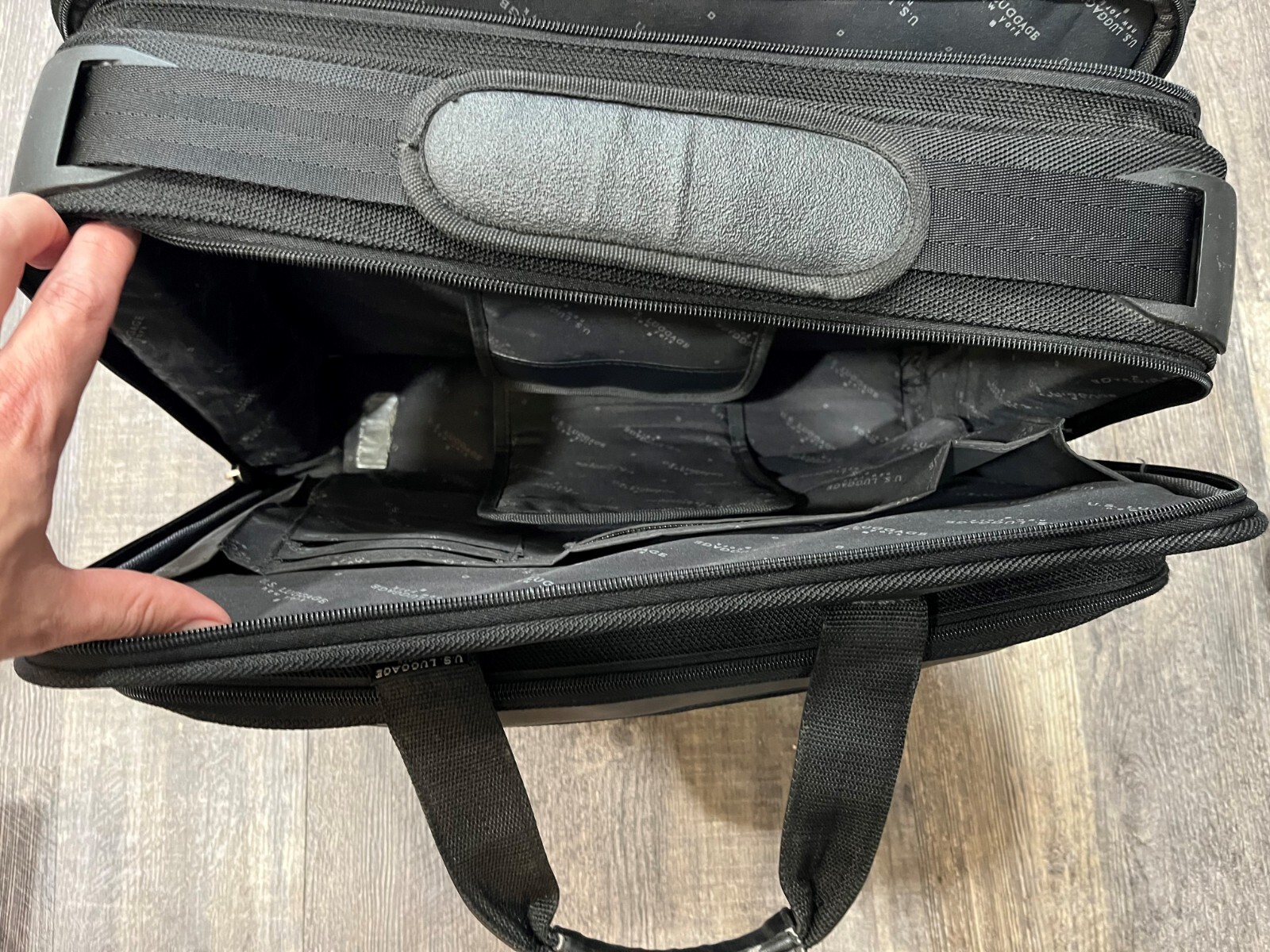 17" wide Laptop Bag with Shoulder Strap from U.S. Luggage