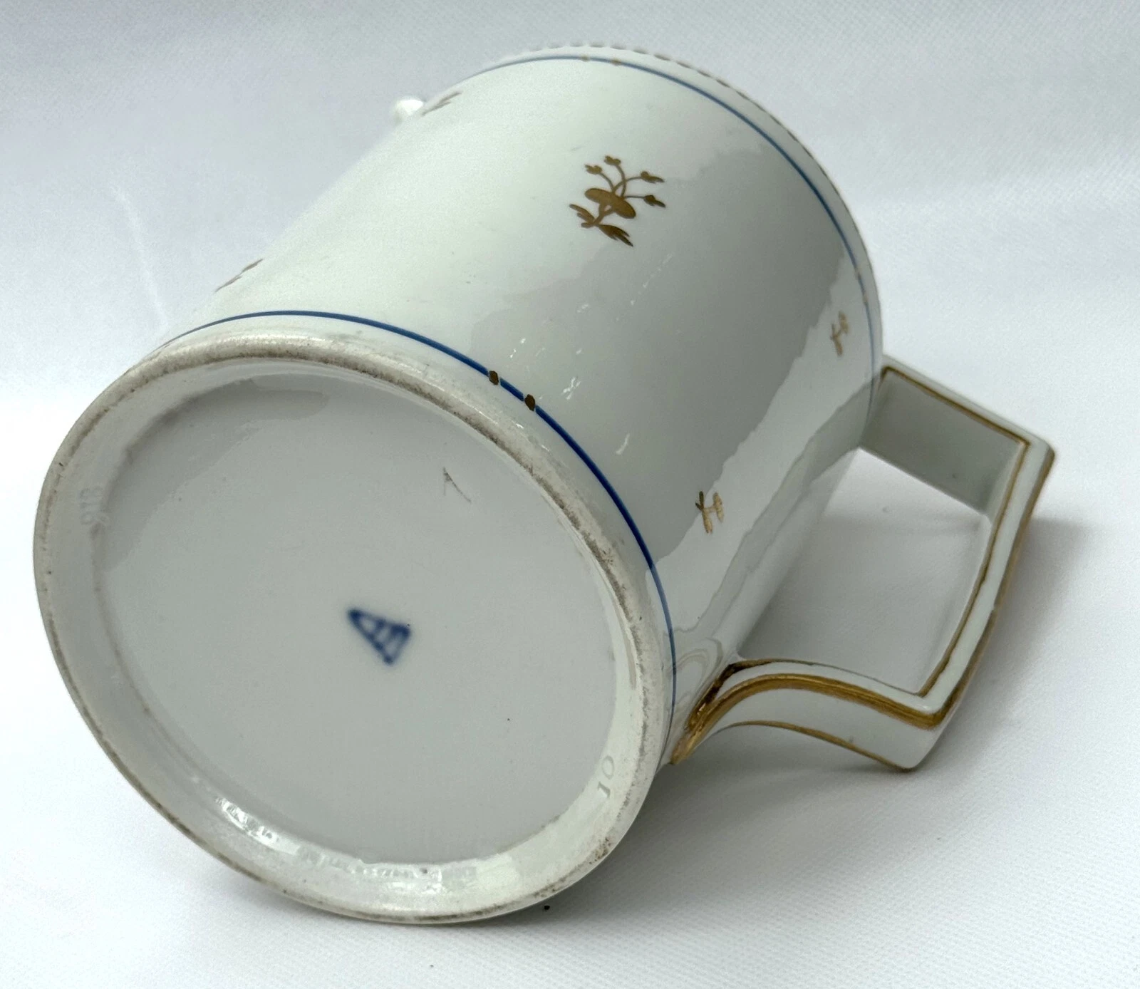 ELEGANT ANTIQUE ROYAL VIENNA GILT DECORATED COFFEE POT; c.1880; signed - Picture 7 of 8