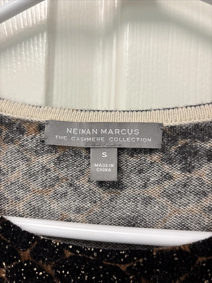 Suéter Neiman Marcus Mujer Colección Cachemira Negro Estampado Piel de Serpiente Usado en Excelente Condición Talla S Foto 3 de 4