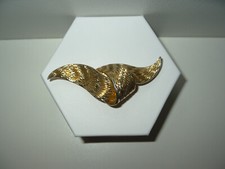 Vintage Signed CORO Pegasus Textured Goldtone Ribbon Bow Brooch Pin