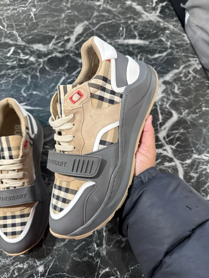Authentic Burberry Ramsey Vintage Check Beige Low Top Sneakers Size 10 US 43 EU - Image 4 of 4
