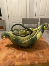 SERVING DISH COVERED, PEA POD, Blue Sky, 2011