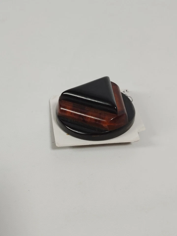 Vintage antique bakelite button round with triangle, big and beautiful - Image 2 of 4