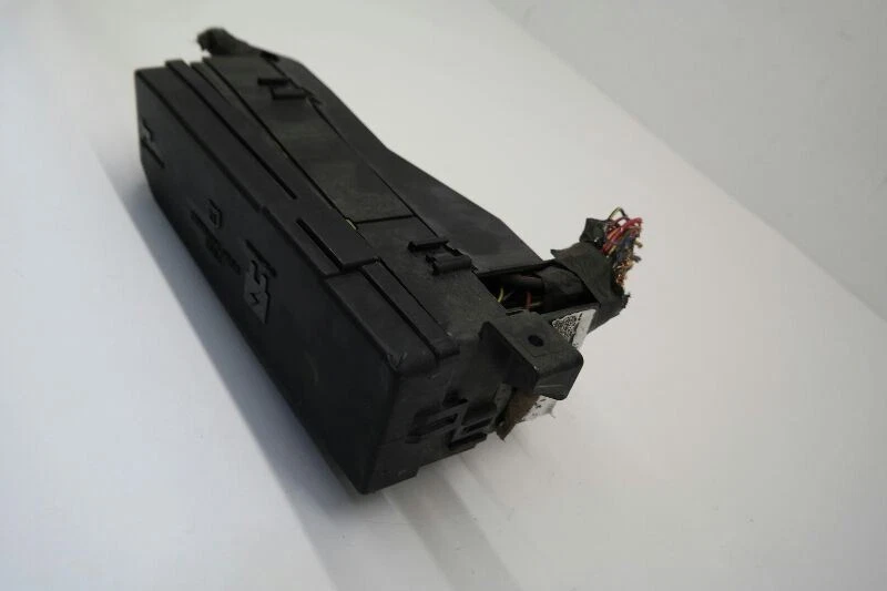 05 06 07 FORD ESCAPE VIN 1 8TH DIGIT ENGINE FUSE BOX OEM 6L8T-14290-YC - Image 3 of 4