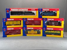 Vintage Life-Like HO Model Train Lot 1 Locomotive 7 Cars w/ Boxes