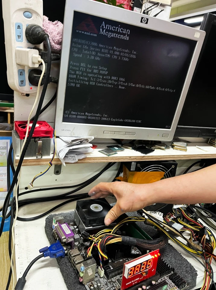 Intel CONFIDENTIAL 5080 QMOL ES  LGA771 CPU  3.73GHz base frequency. Tested. - Image 4 of 4