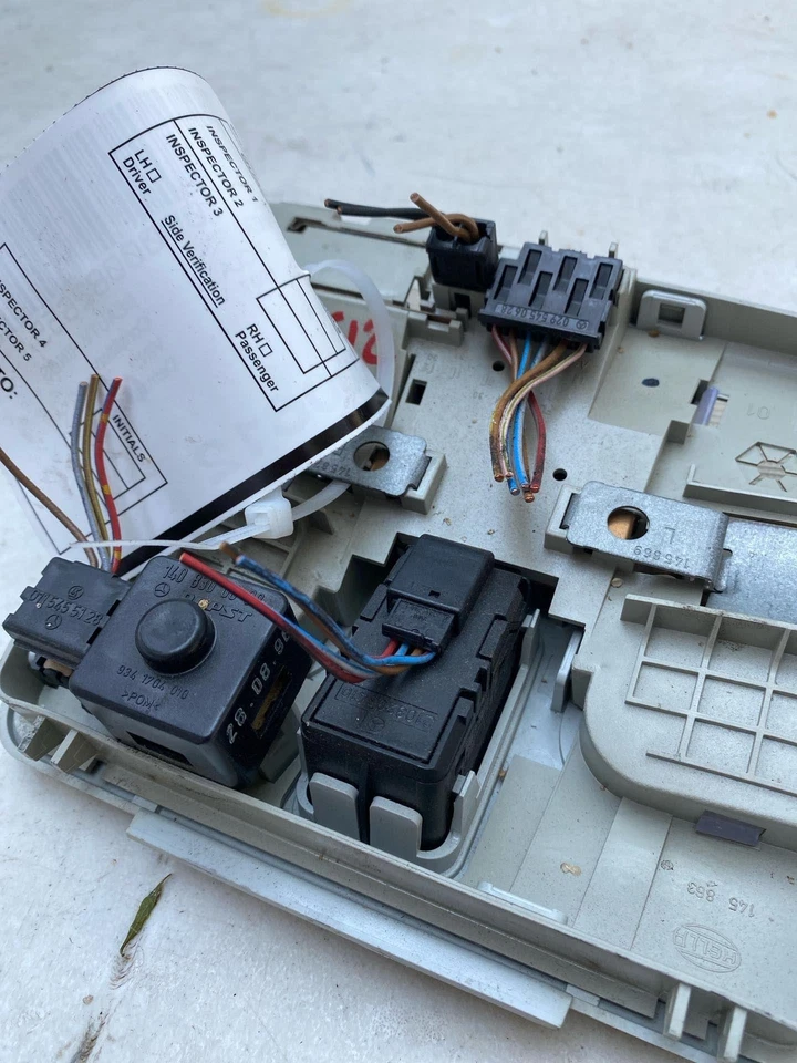 Mercedes Benz Clase E E300D 1997 luz interior superior lámpara de techo de lectura Foto 3 de 4