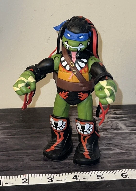 Teenage Mutant Ninja Turtles Ninja Super Stars Leonardo como Finn Balor WWE TMNT Foto 2 de 4
