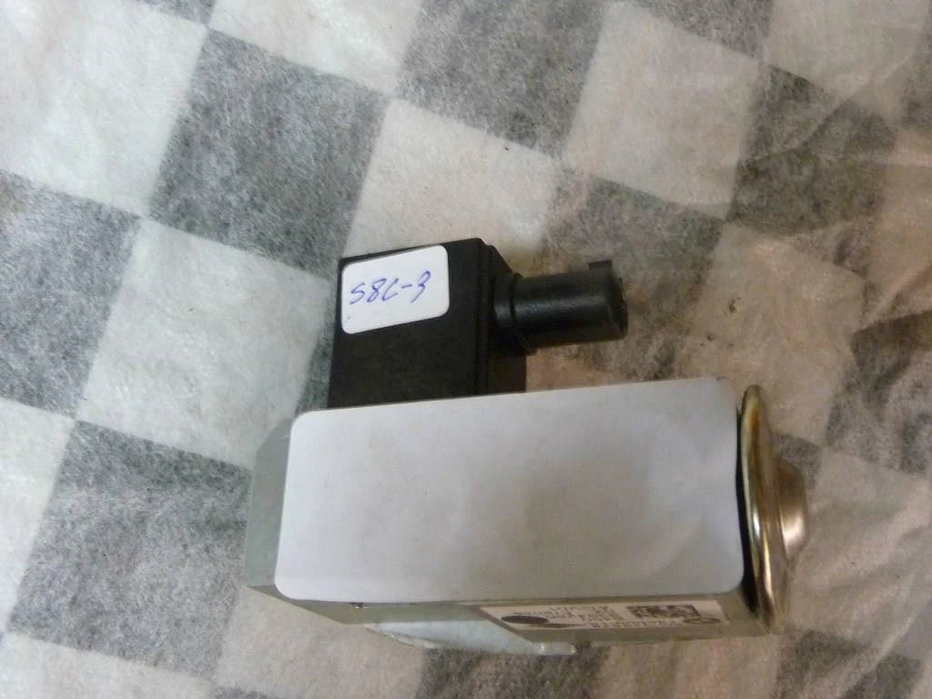 2016-2017 BMW F30 330e Electric Expansion Valve 64509394286 OEM A1 