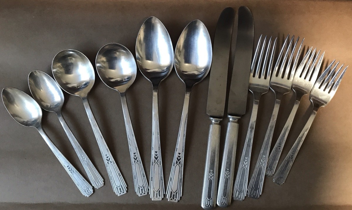 VTG WM Rogers AA /IS / Silver Plate Tudor Friendship Silverware 12