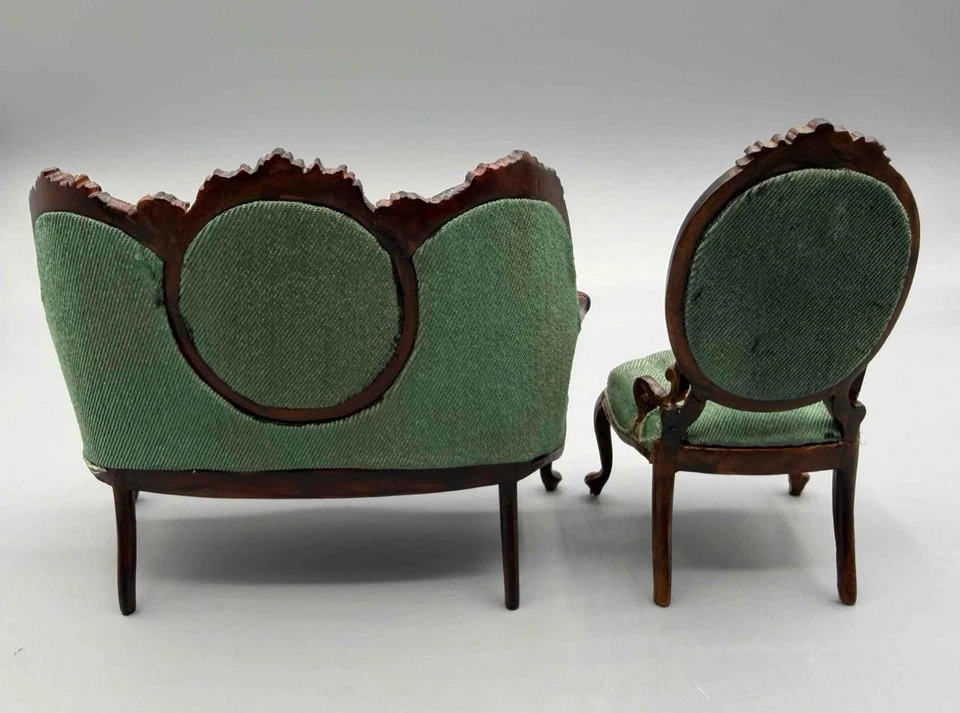 CASA DE MUÑECAS MINIATURA 1:12 BESPAQ SOFÁ VERDE CAOBA Y SILLA LATERAL - LW112A Foto 3 de 4