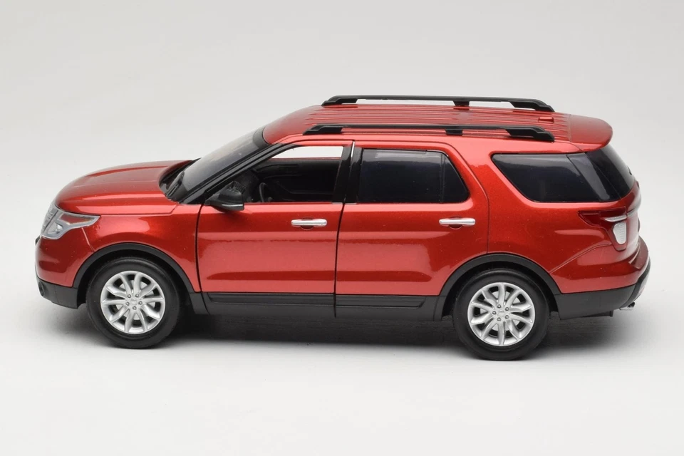 73186 Ford Explorer XLT Red Motormax 1:18 - Immagine 4 di 4
