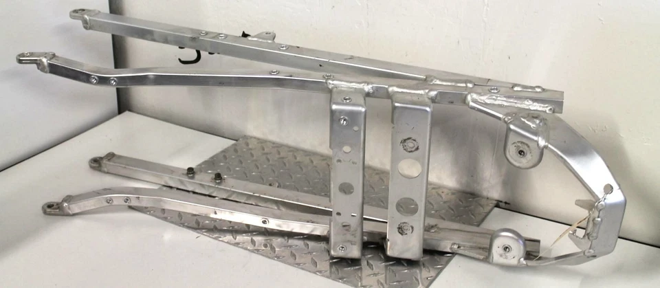 Subchasis trasero Suzuki GSXR600W 1993 41200-17E01 Foto 2 de 4