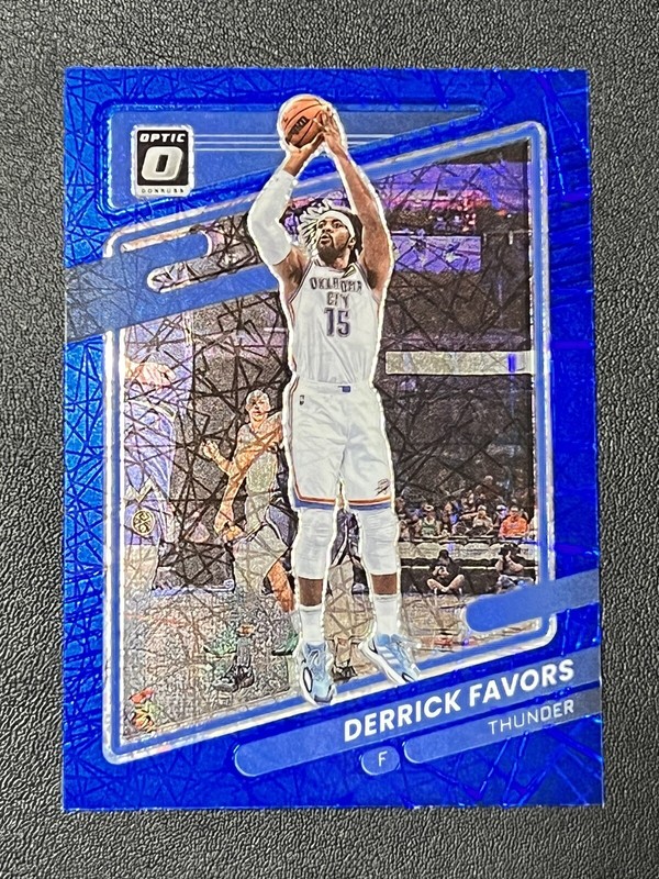 2021-22 Panini Donruss Optic Derrick Favors Blue Velocity Prizm #33