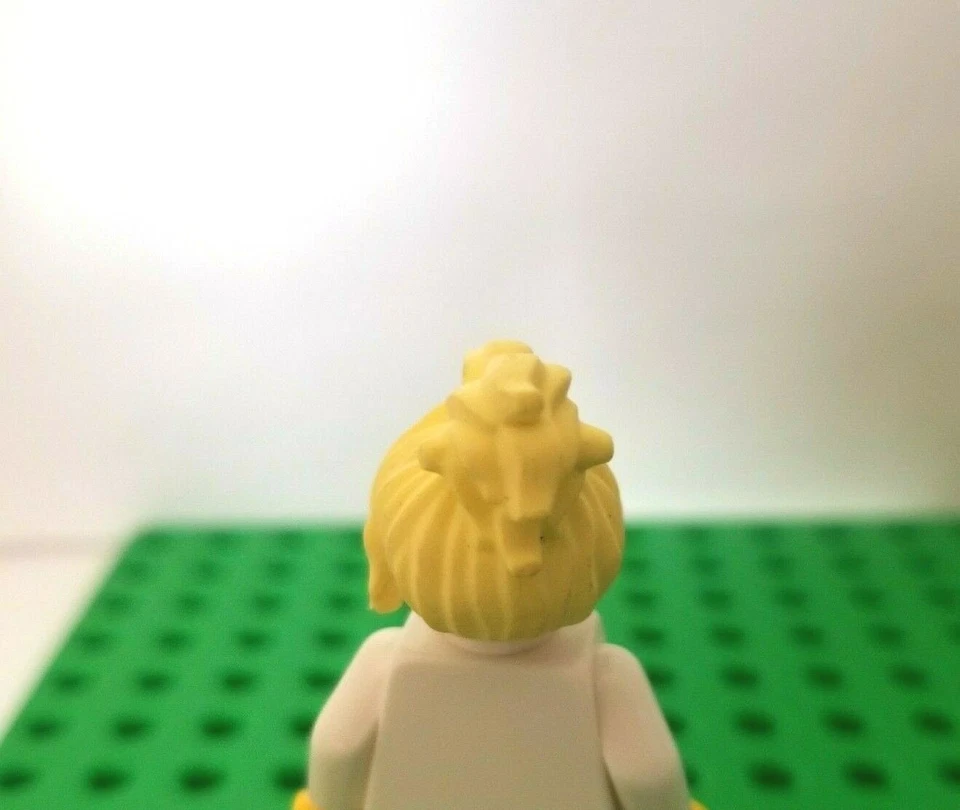 Парик с заколкой LEGO Hair Yellow High Ponytail Friends Pigtail Pulled Up Back светлый - Изображение 2 из 2