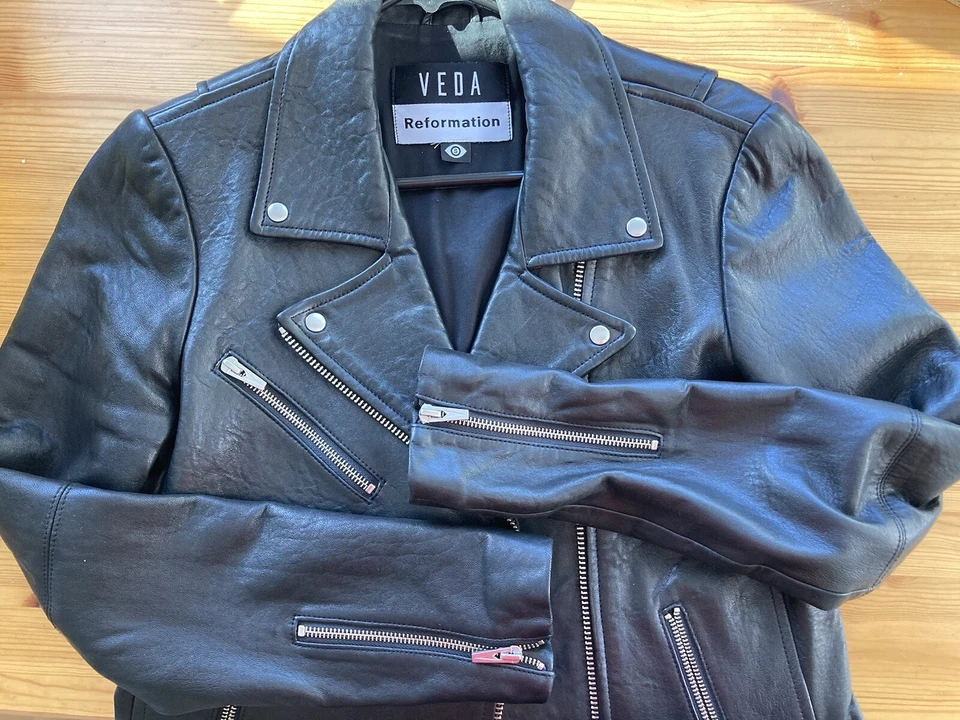Chaqueta Reformation x VEDA Cuero Malo Moto Motociclista Cremallera Frontal Talla S Usada en Excelente Condición Foto 4 de 4