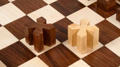 1924 Bauhaus Geometrical Abstract Chessmen in Sheesham and Boxwood - 1.9" King - Picture 7 of 12