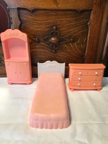Mattel 1993 Barbie Bedroom Playset Bed Pink Entertainment Center Nightstand Vtg
