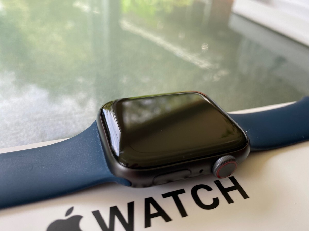 Lightly used Apple Watch SE 44 mm, space gray, navy Sport Band 
