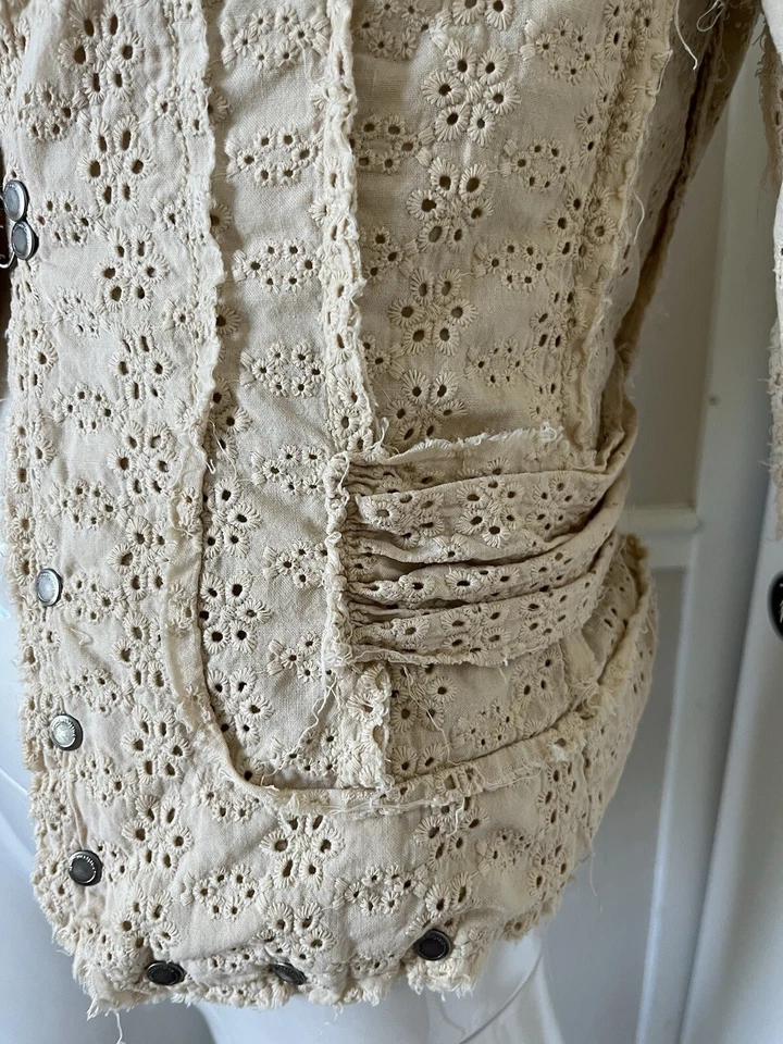 TWILL TWENTY TWO ANTHROPOLOGIE Cream Cotton Eyelet Cropped Blazer Jacket Sz S Foto 4 de 4