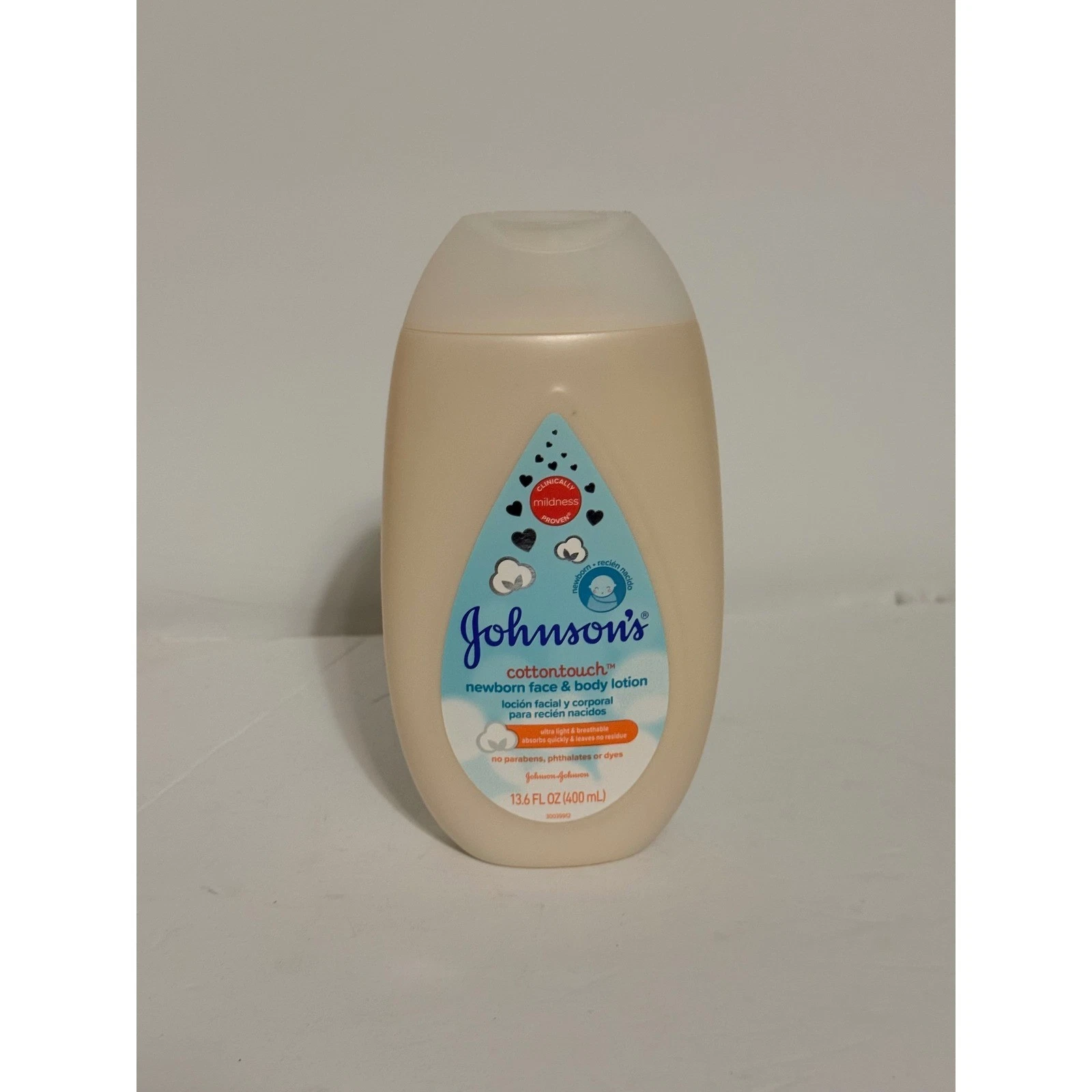 Johnsons CottonTouch Newborn Face and Body Lotion Real Cotton 13.6 fl oz 400mL
Opens in a new window
