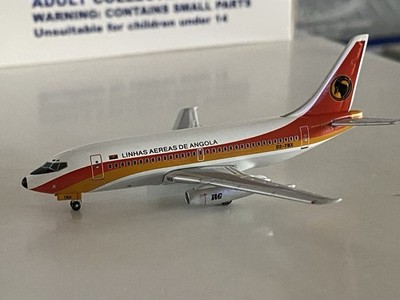 SMAC Seattle Model Aircraft TAAG Angola Airlines Boeing 737-200 1:400 D2-TBX