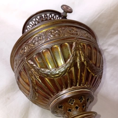 BEAUTIFUL ANTIQUE c1900 ORNATE BRASS OIL LAMP with EMBOSSED SWAG & BOW DESIGN