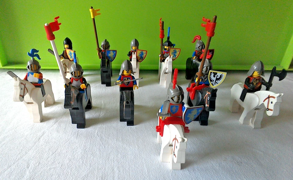 LEGO 12 Ritter zu Pferd/Zubehör/Bauplan - Bild 3 von 4