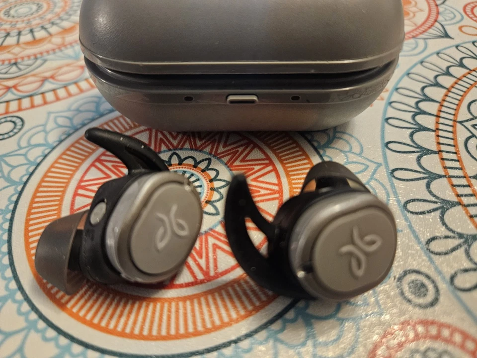 Auriculares inalámbricos verdaderos Jaybird RUN a prueba de sudor y resistentes al agua Foto 3 de 4