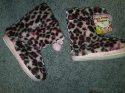 NWT GIRLS PINK COOKIE PINK ANIMAL PRINT SLIPPERS FAUX FUR SMALL TO MEDIUM 11/12