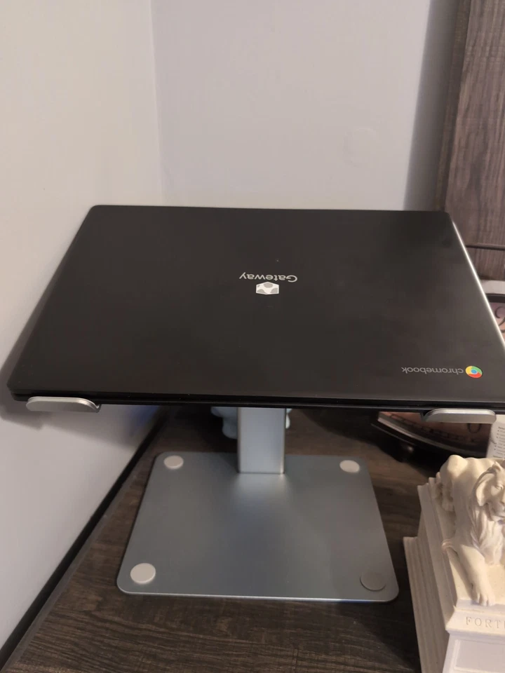 Acer Gateway 15.6" Chromebook With Targus Slim Breifcase (Stand Not Included) - Image 2 of 4