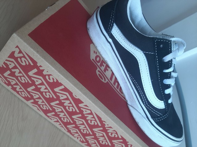 black vans old skool junior
