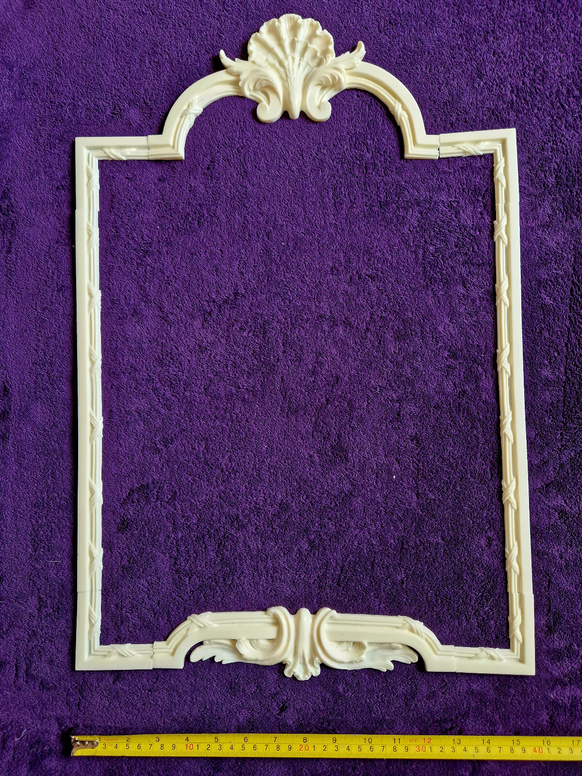 LARGE DECORATIVE FRAME VICTORIAN MOULDING ANTIQUE GILT WHITE WALL