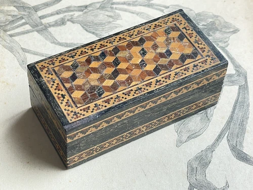 Charming Small Inlay Box - Tunbridge - T.Burrows Tonbridge - Wood