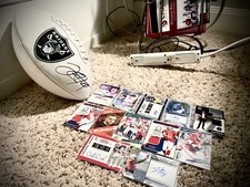 Sports Cards, Signed Derek Car Ball, Great condition and worth about 950$