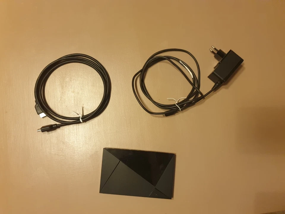 Nvidia Shield TV 2017 con telecomando - Immagine 3 di 3