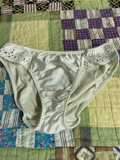 Vintage Vanity Fair Lace Bikini Sissy Panty Size 6 Ivory Intricate Accents