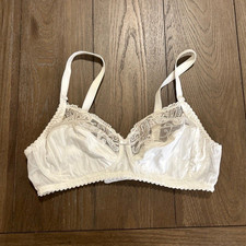 Chantelle Ivory Lace Unlined Wireless Bra 36C...